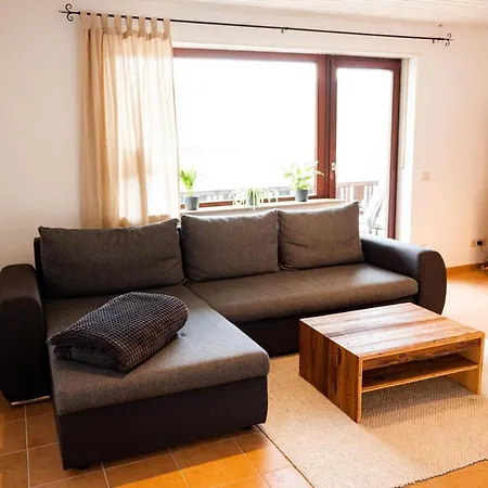 Mit Seeblick — Sport Und Erholung Apartment