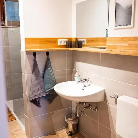 Mit Seeblick — Sport Und Erholung Apartment *